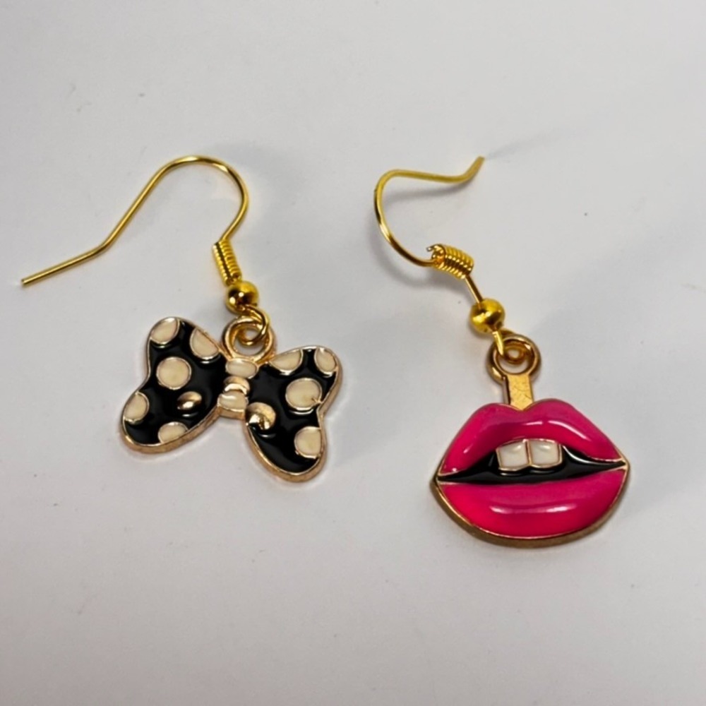 Dangle Earrings Gold Pink Black Mismatched Bow Lips Enamel Drop Novelty - Picture 5 of 6